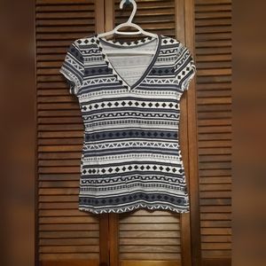 Wet Seal Blue Gray Pattern T-Shirt V-Neck L